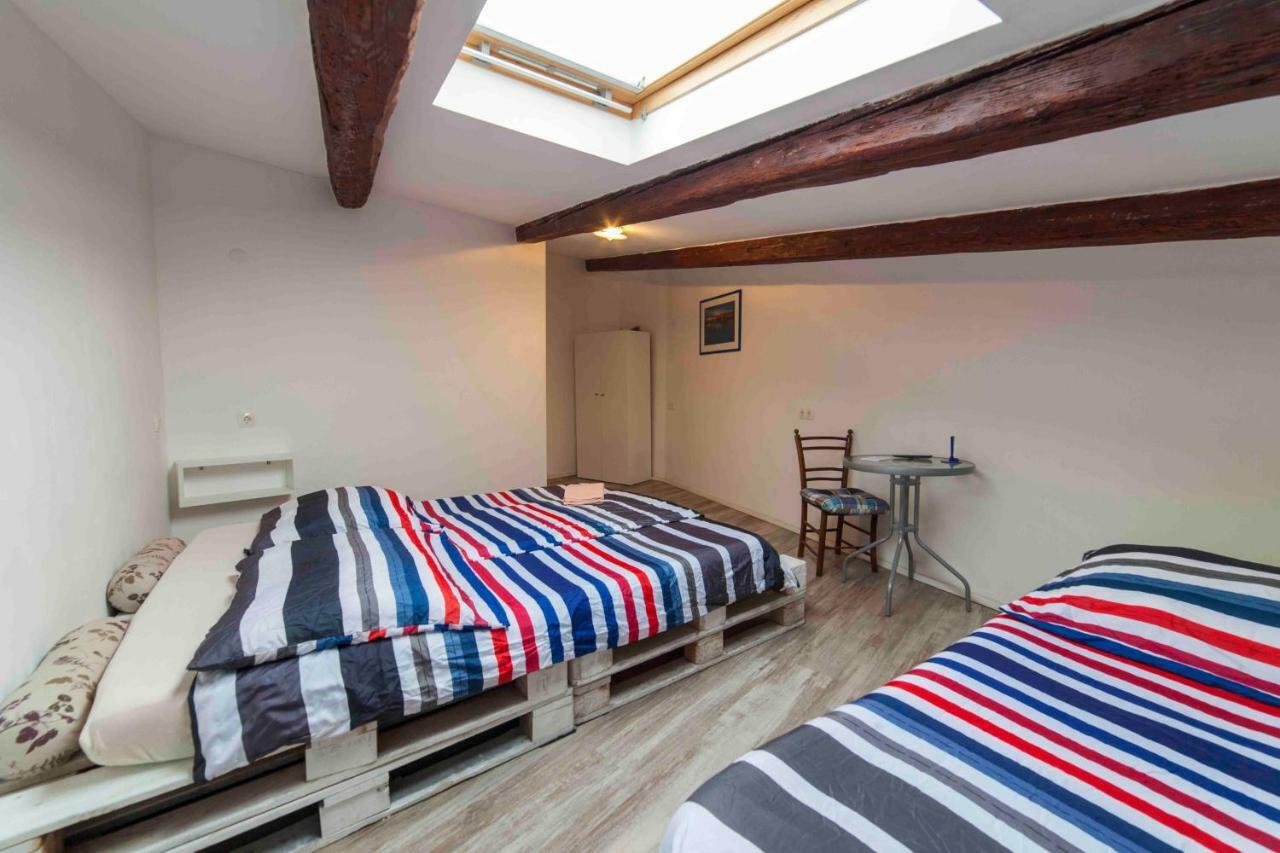 Hostel Mare 希贝尼克 外观 照片